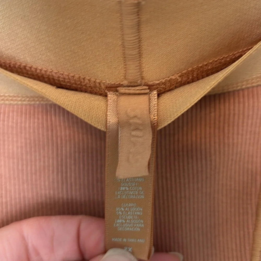 SKIMS bottoms - Picture 5 of 7